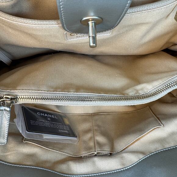 Chanel Gold Perforated Bag Up In The Air Tote Metallic Shoulder CC Vintage Rare - Picture 5 of 16